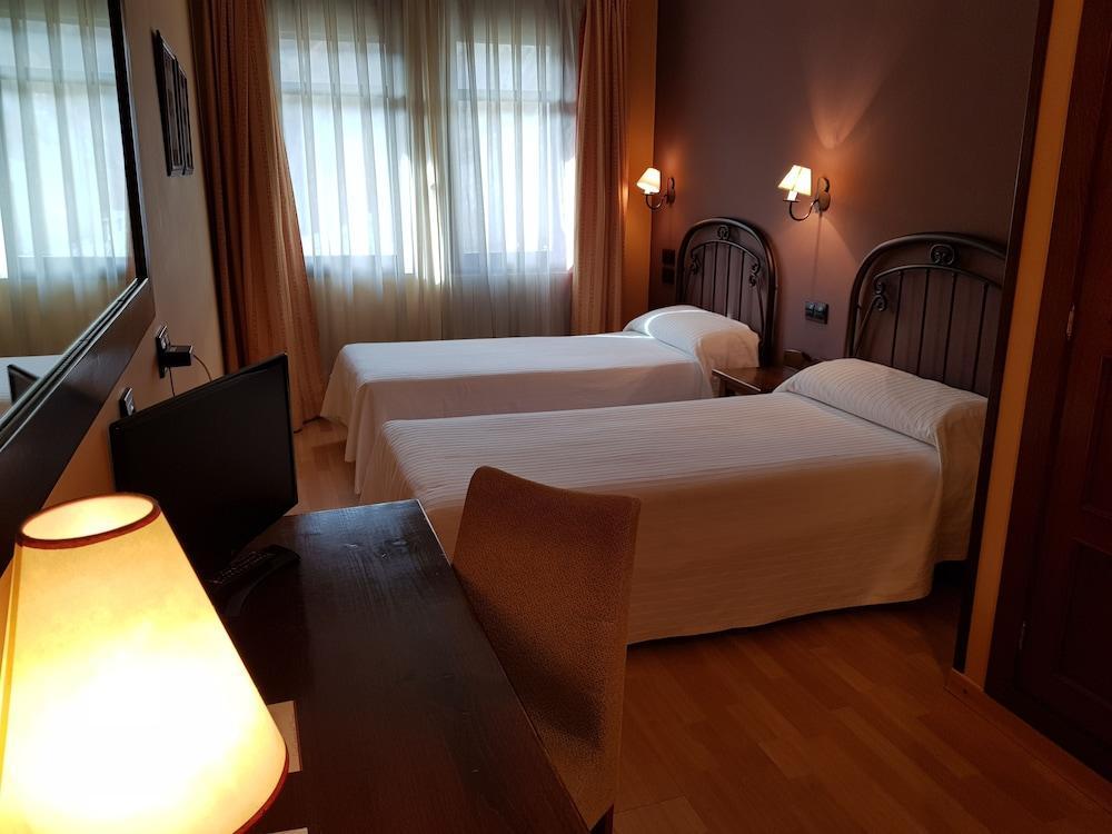 Hotel Cotiella Campo  Buitenkant foto