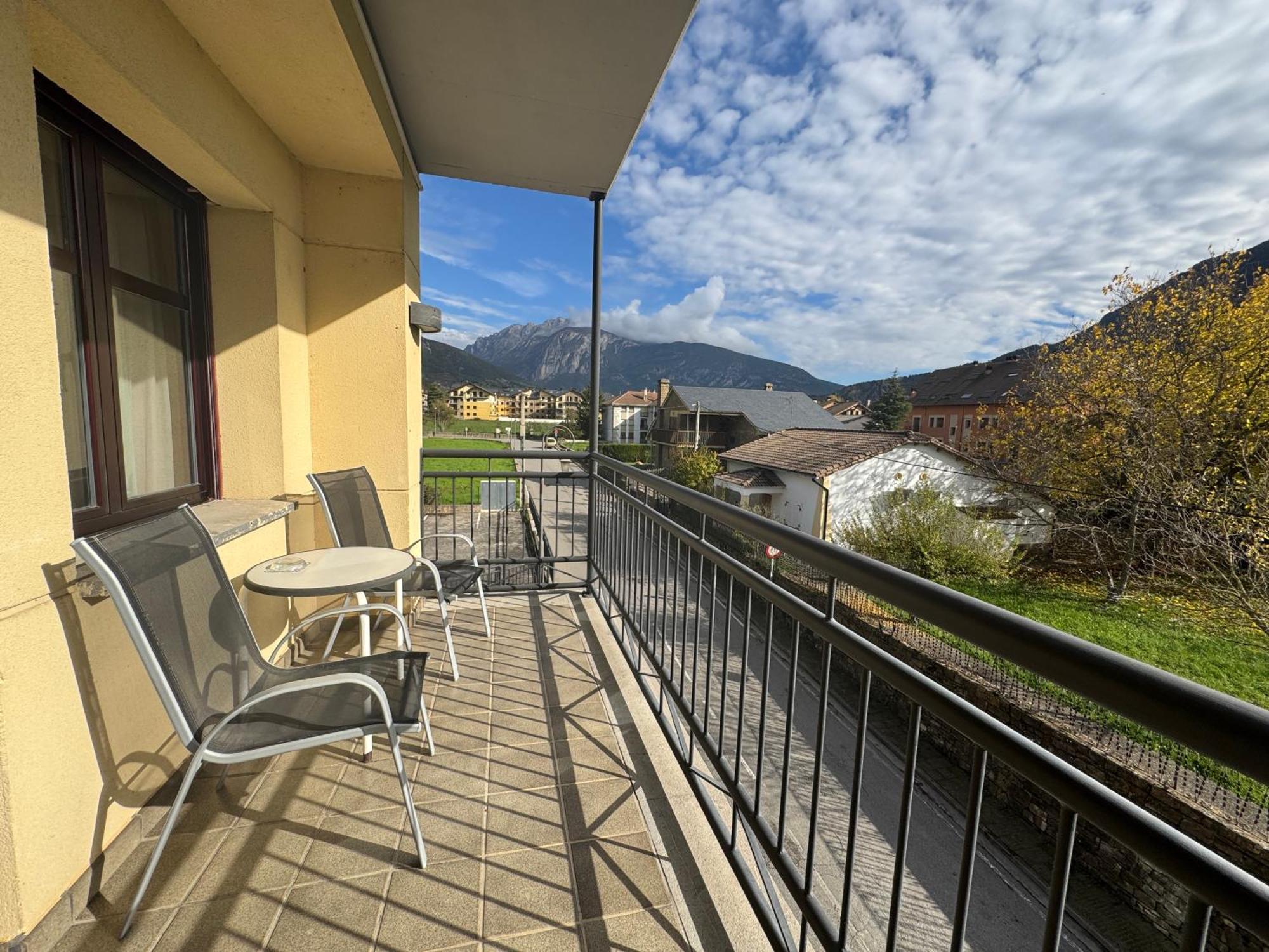 Hotel Cotiella Campo  Buitenkant foto